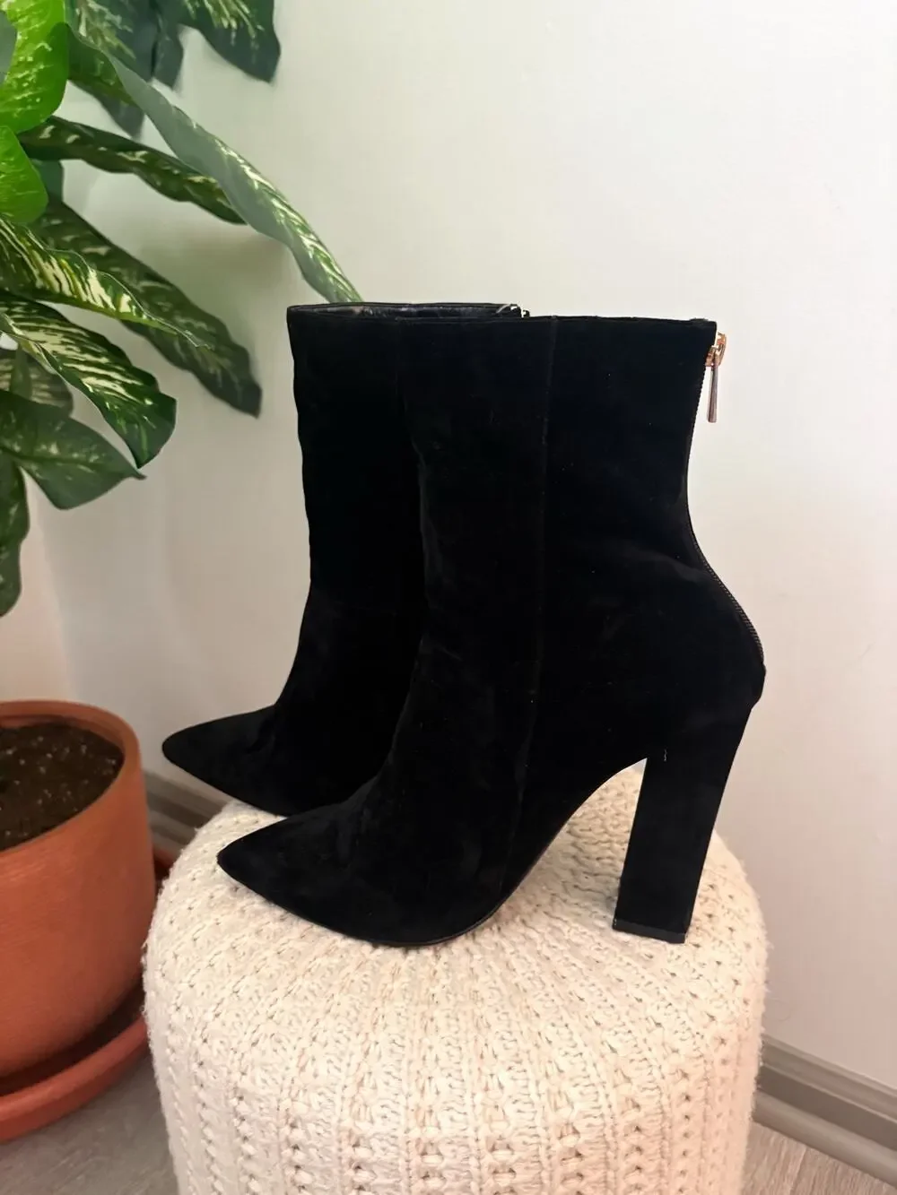 Raye Draper Black Suede Ankle Boots Size 8.5 Velour Bootie Chunky Block Heel